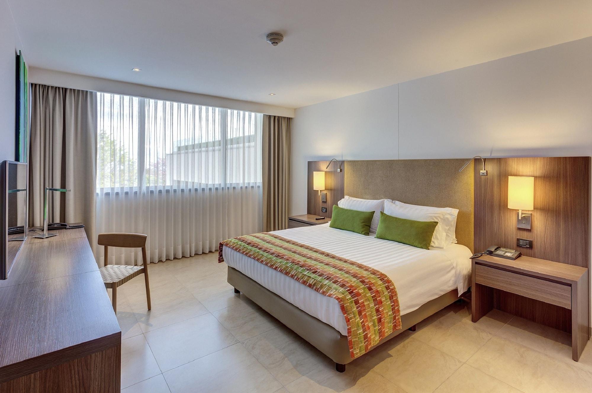 Estelar Villavicencio Hotel & Centro De Convenciones Kültér fotó A bedroom at the hotel