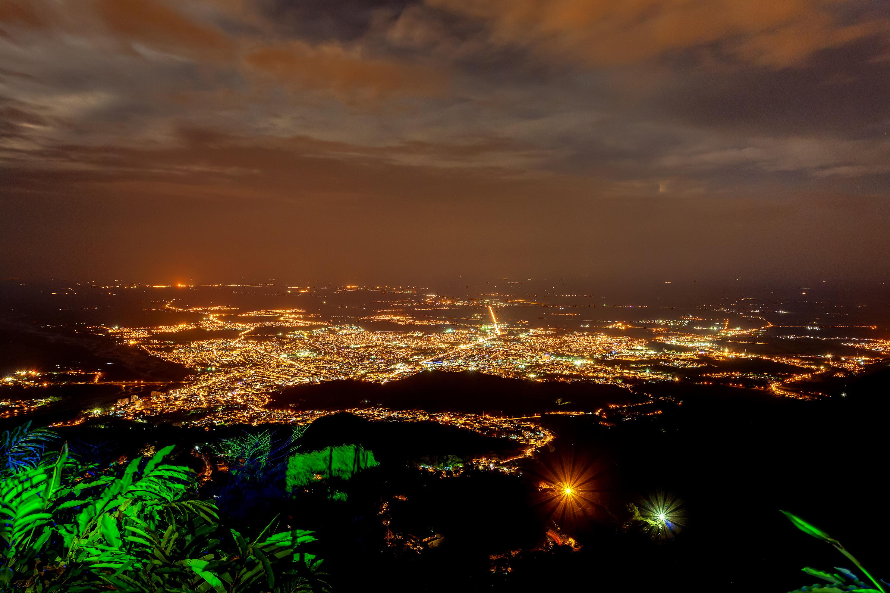 Estelar Villavicencio Hotel & Centro De Convenciones Kültér fotó View of the city at night