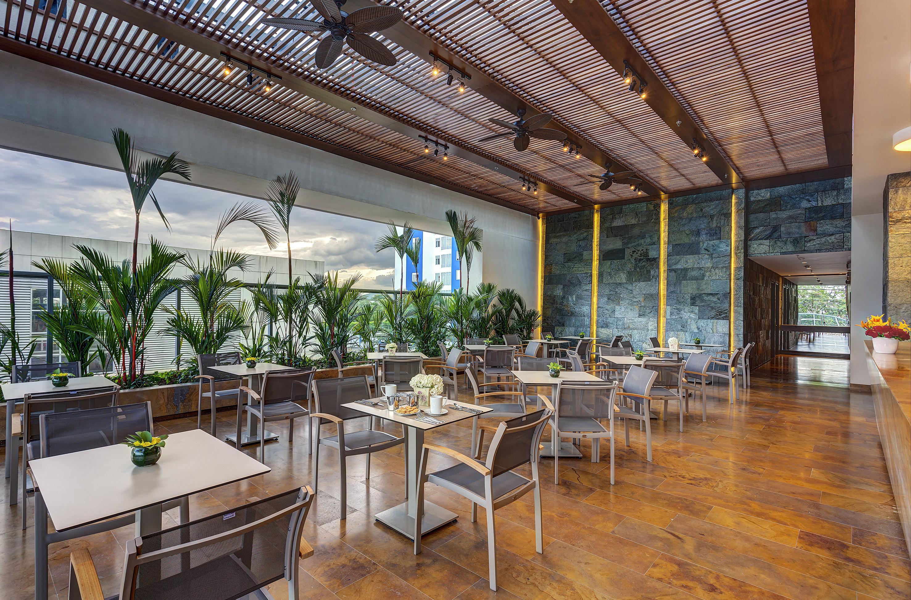 Estelar Villavicencio Hotel & Centro De Convenciones Kültér fotó The interior of the restaurant