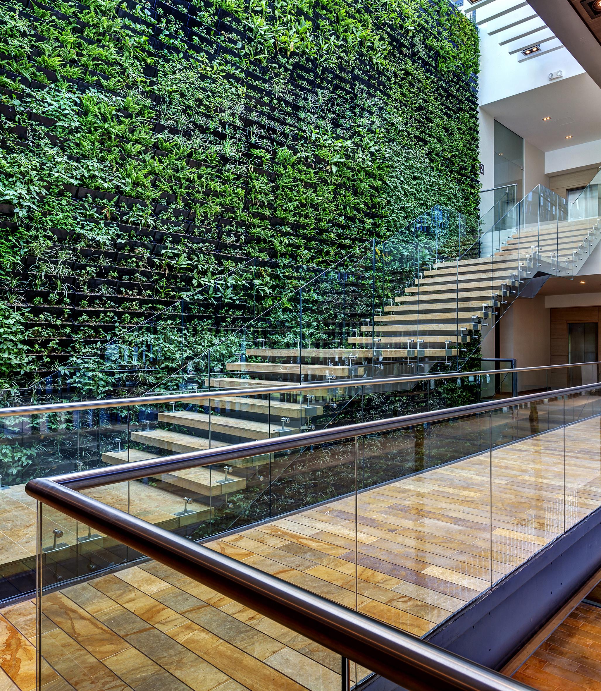 Estelar Villavicencio Hotel & Centro De Convenciones Kültér fotó The green wall at the Westin