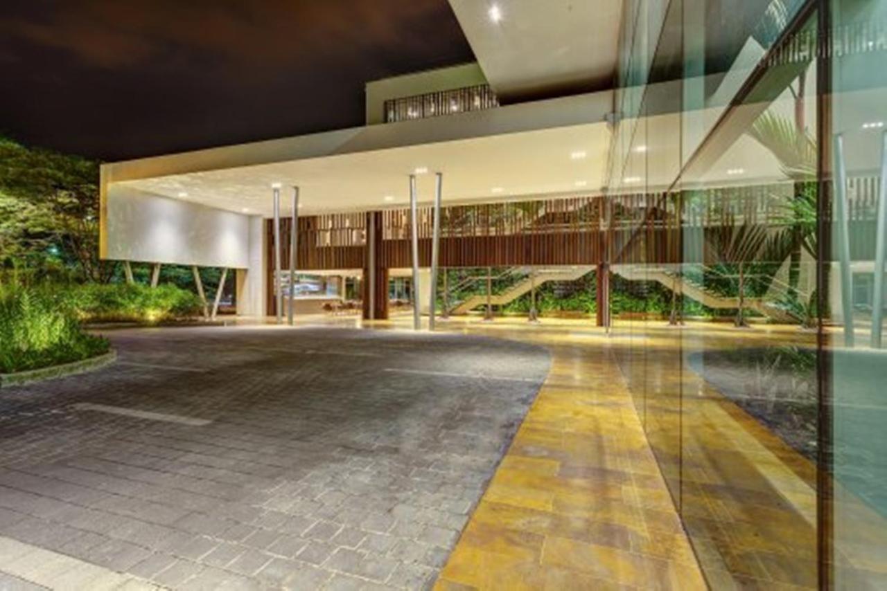 Estelar Villavicencio Hotel & Centro De Convenciones Kültér fotó The main entrance of the hotel