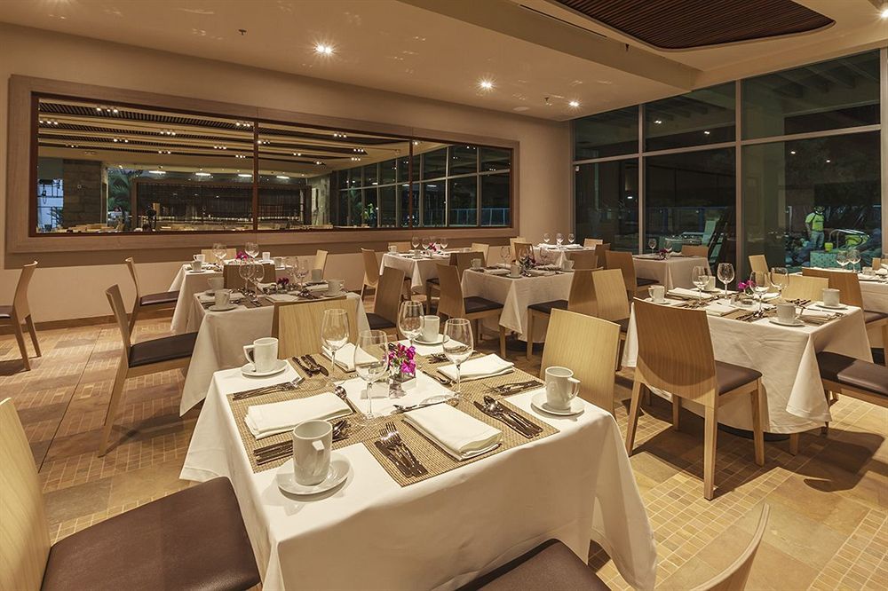 Estelar Villavicencio Hotel & Centro De Convenciones Kültér fotó The interior of the restaurant